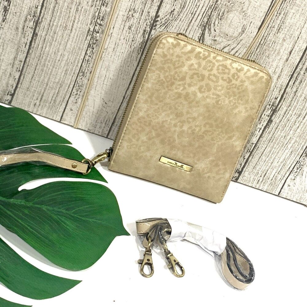 Simply Noelle Leopard Print Vegan Leather Wristlet Purse Women’s